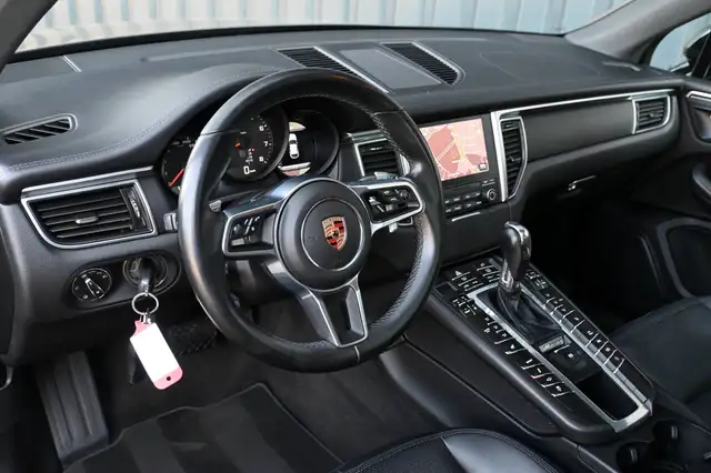 Porsche Macan view 10