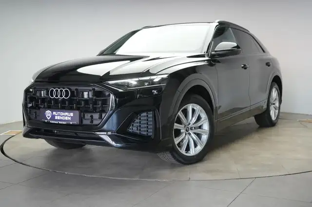 Audi Q8 view 3