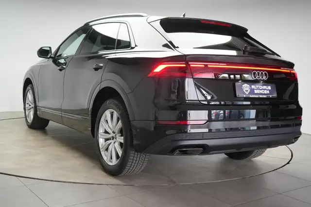 Audi Q8 view 6