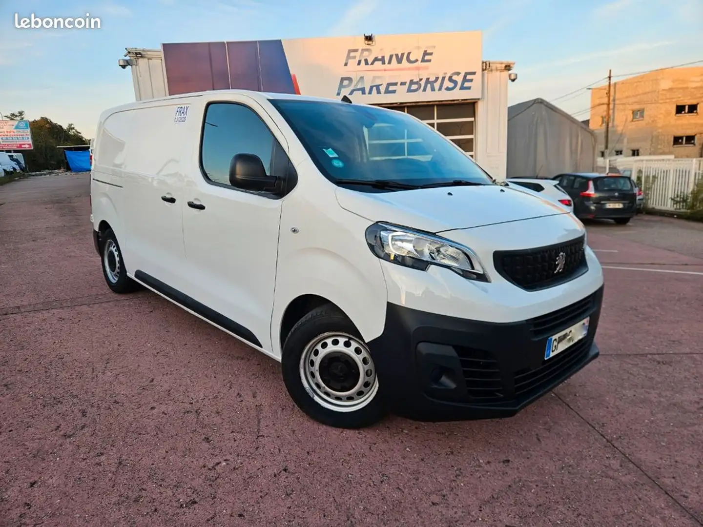 Peugeot e-Expert E EXPERT FGN TOLE STANDARD ELEC75 KWH 136 PRENIUM Biały - 2