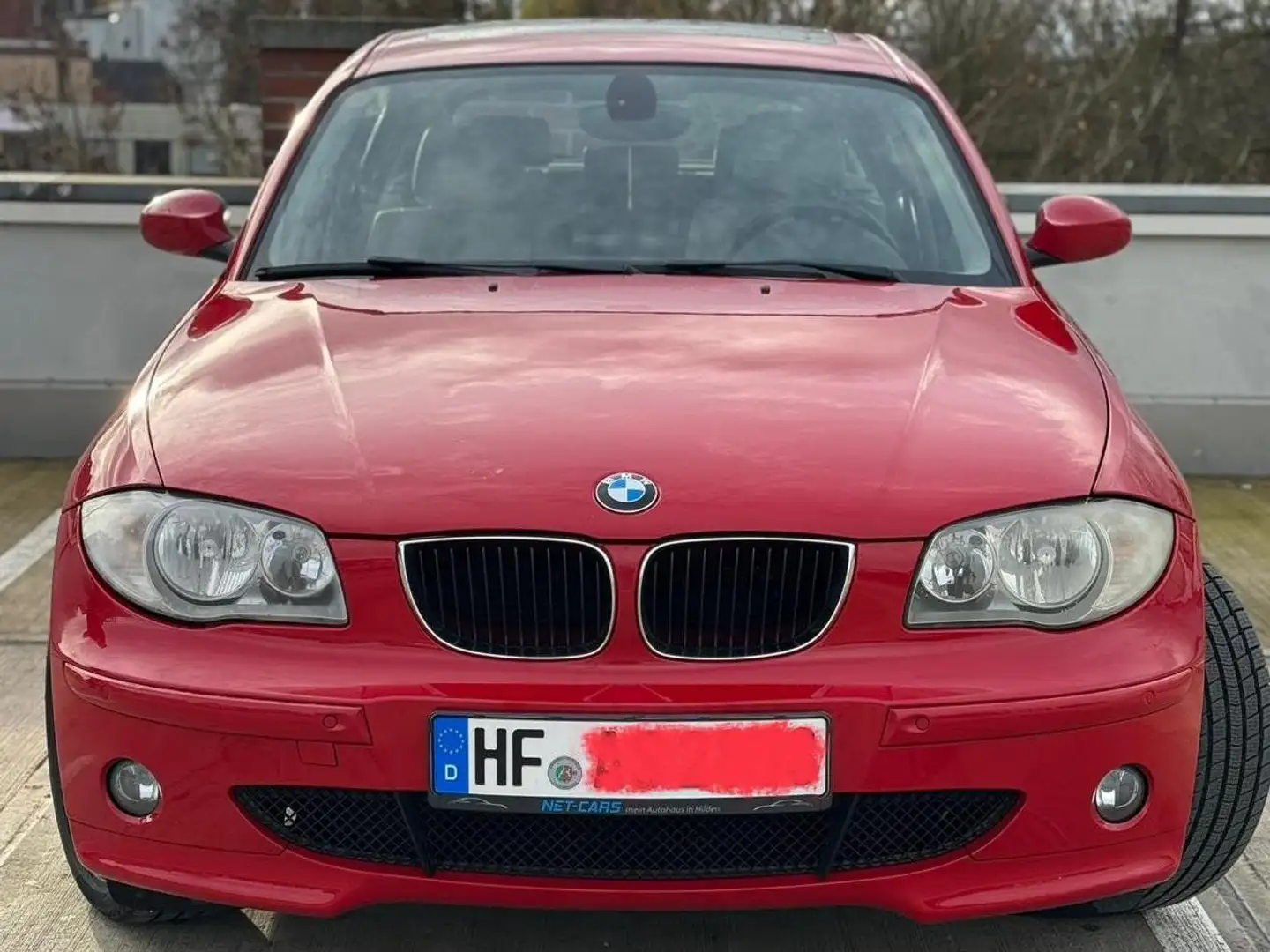BMW 118 1er (5-Türer) 118i Aut. Rot - 2