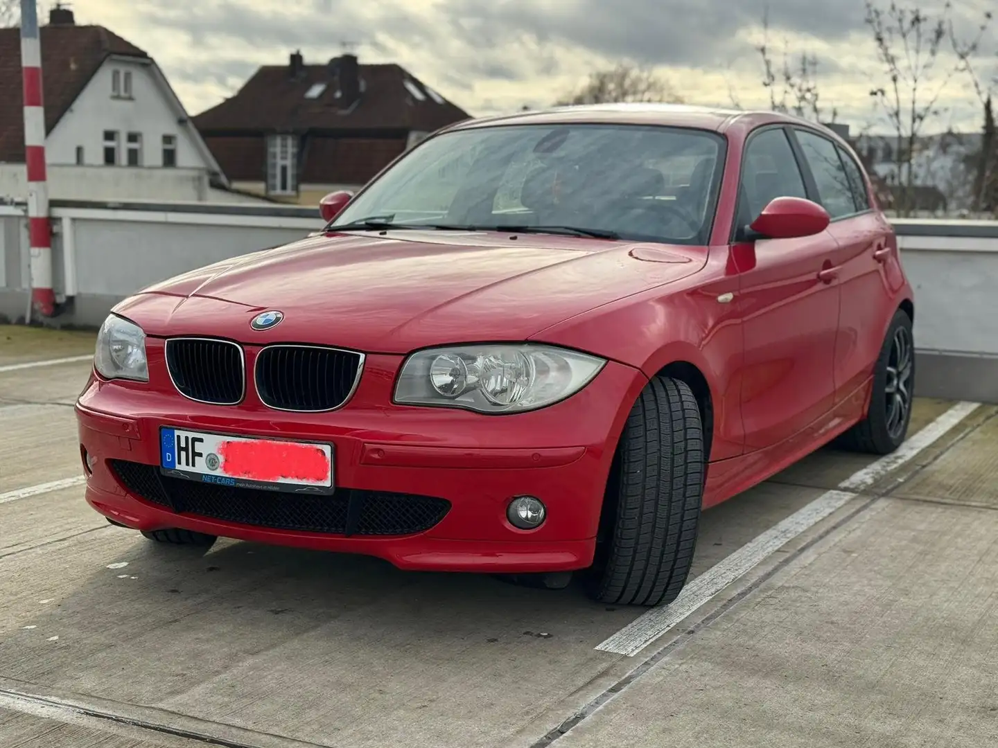BMW 118 1er (5-Türer) 118i Aut. Rot - 1