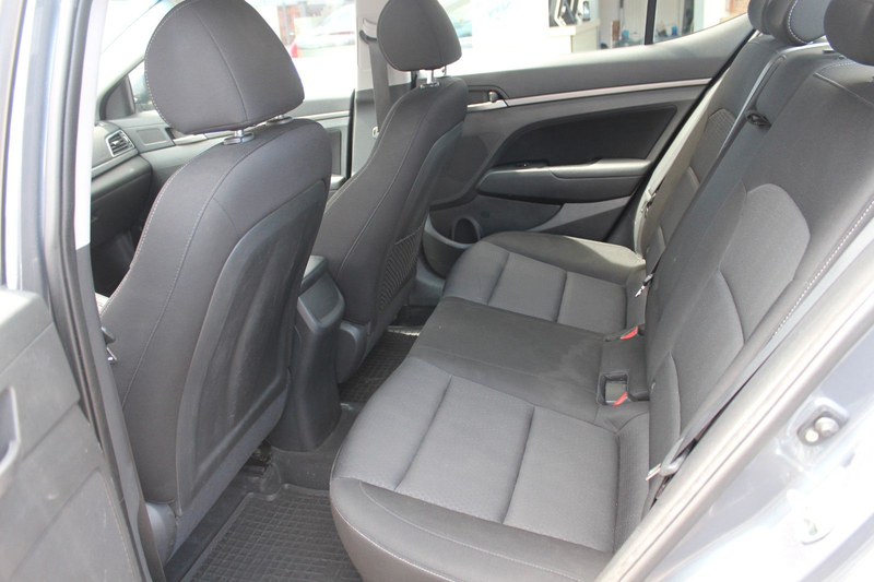 Hyundai ELANTRA 1.6 Automatik*Klimaautomatik*Tempomat*.. — photo 12