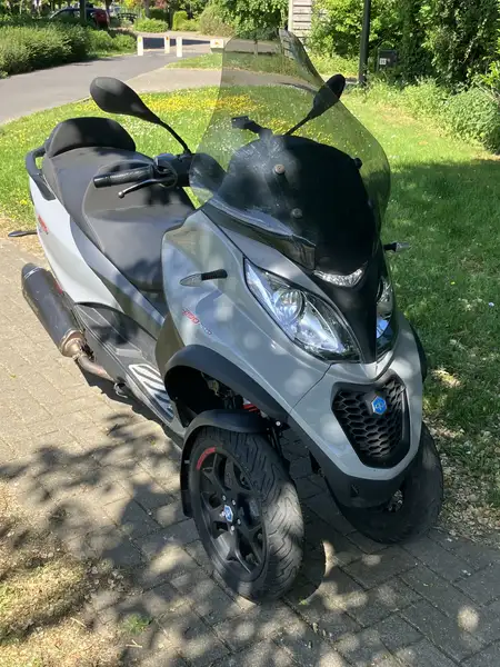 Piaggio MP3 500