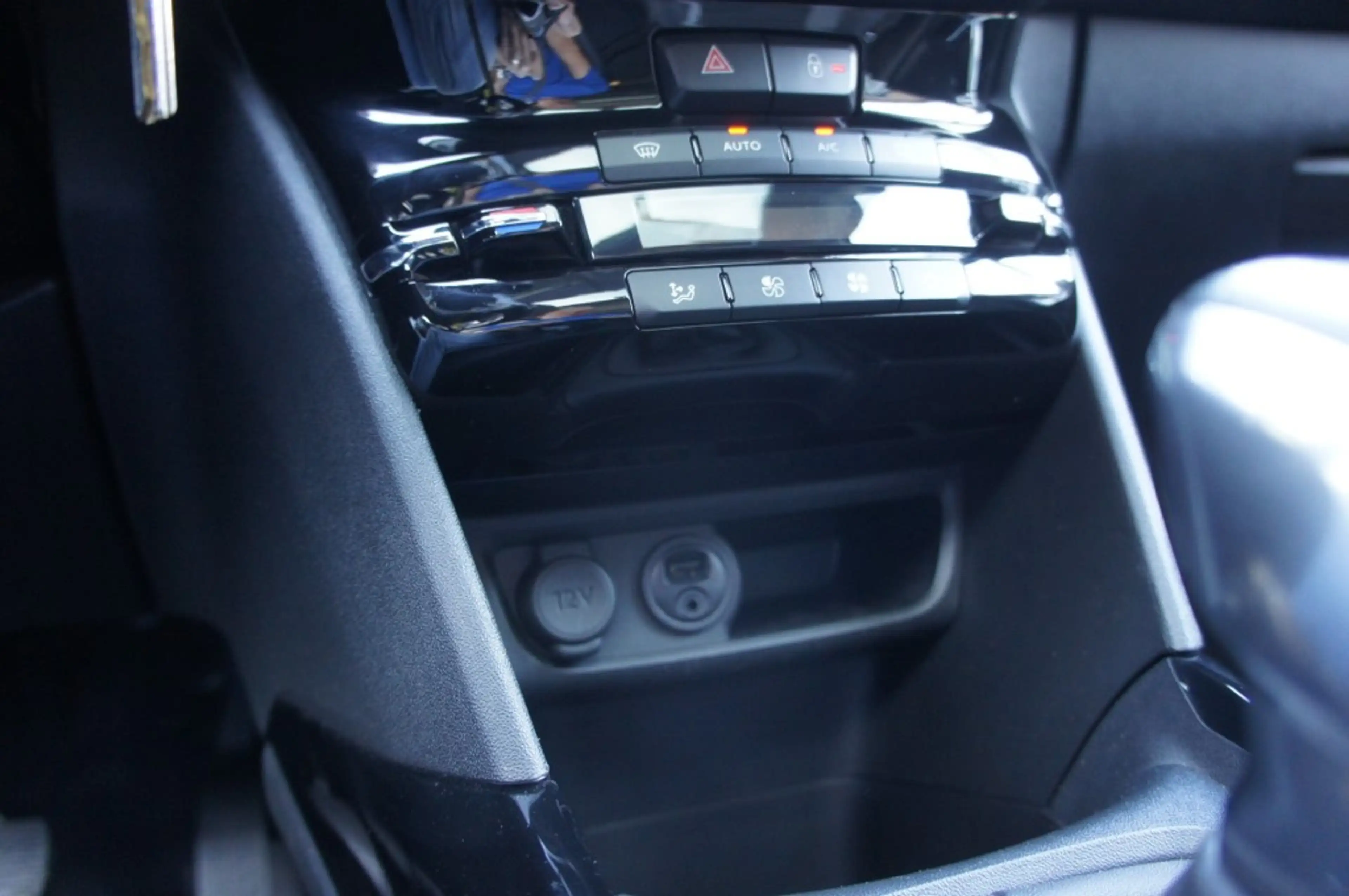 Peugeot 2008 1.2 PURETECH ALLURE NAVI/PANO/APPLECARPLAY-ANDROID — photo 13