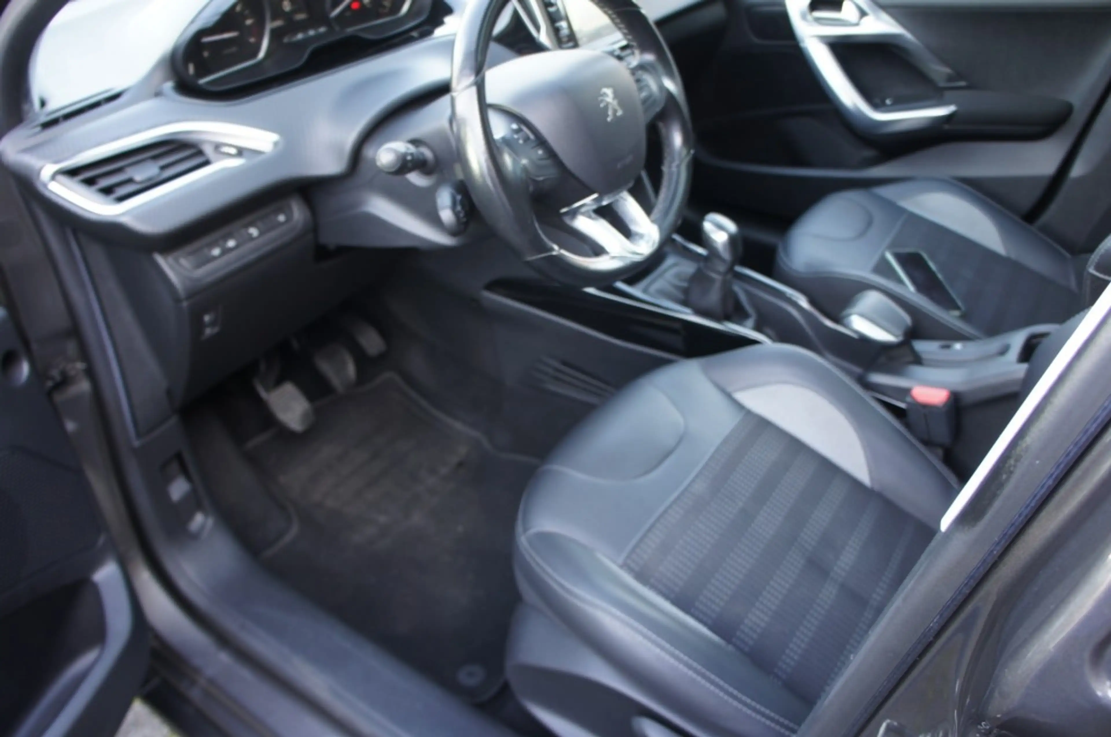 Peugeot 2008 1.2 PURETECH ALLURE NAVI/PANO/APPLECARPLAY-ANDROID — photo 7