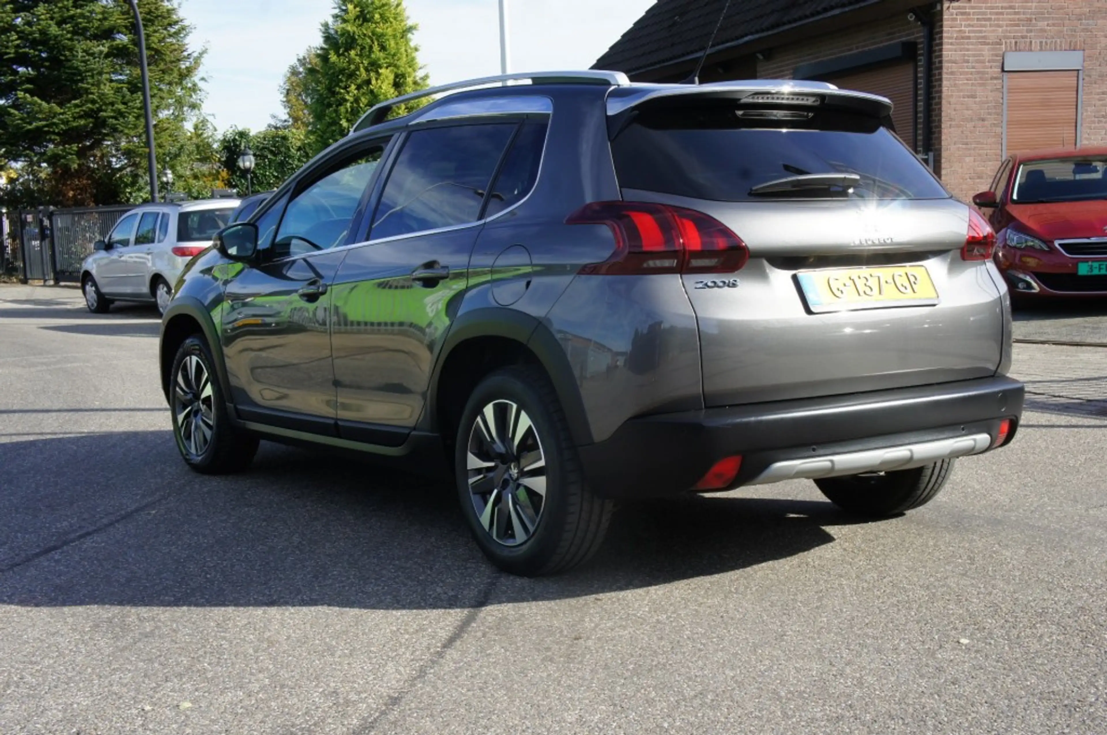 Peugeot 2008 1.2 PURETECH ALLURE NAVI/PANO/APPLECARPLAY-ANDROID — photo 3
