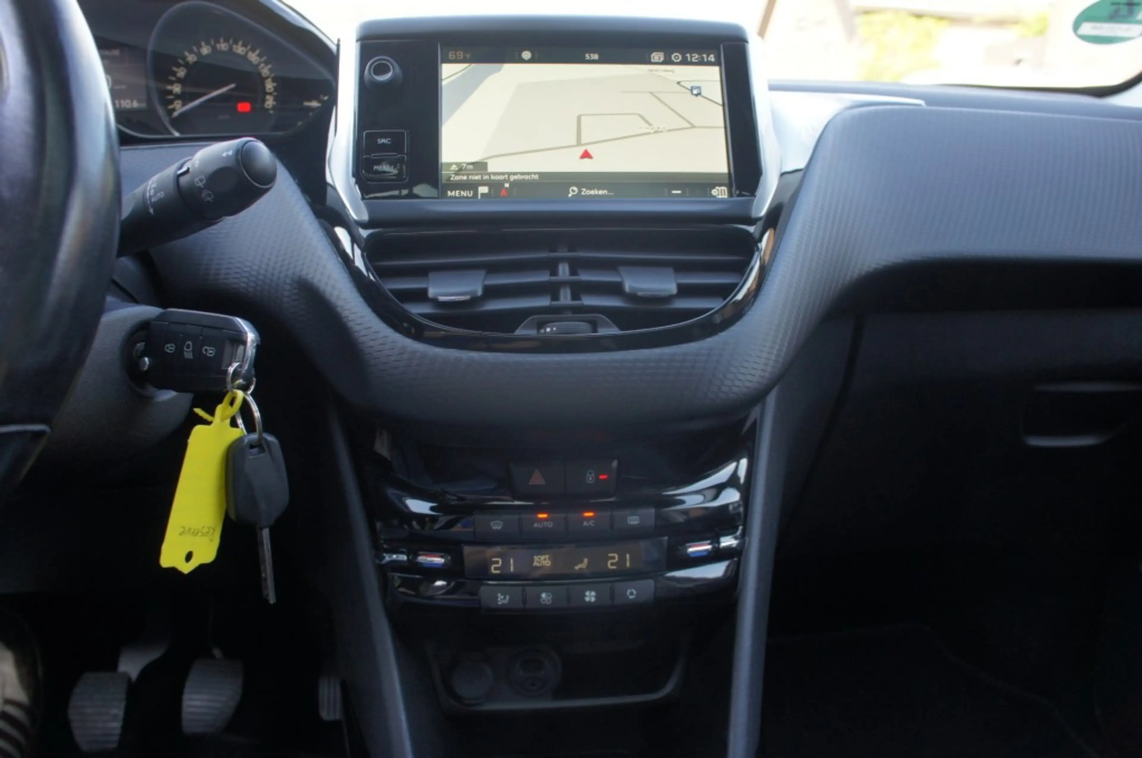 Peugeot 2008 1.2 PURETECH ALLURE NAVI/PANO/APPLECARPLAY-ANDROID — photo 12