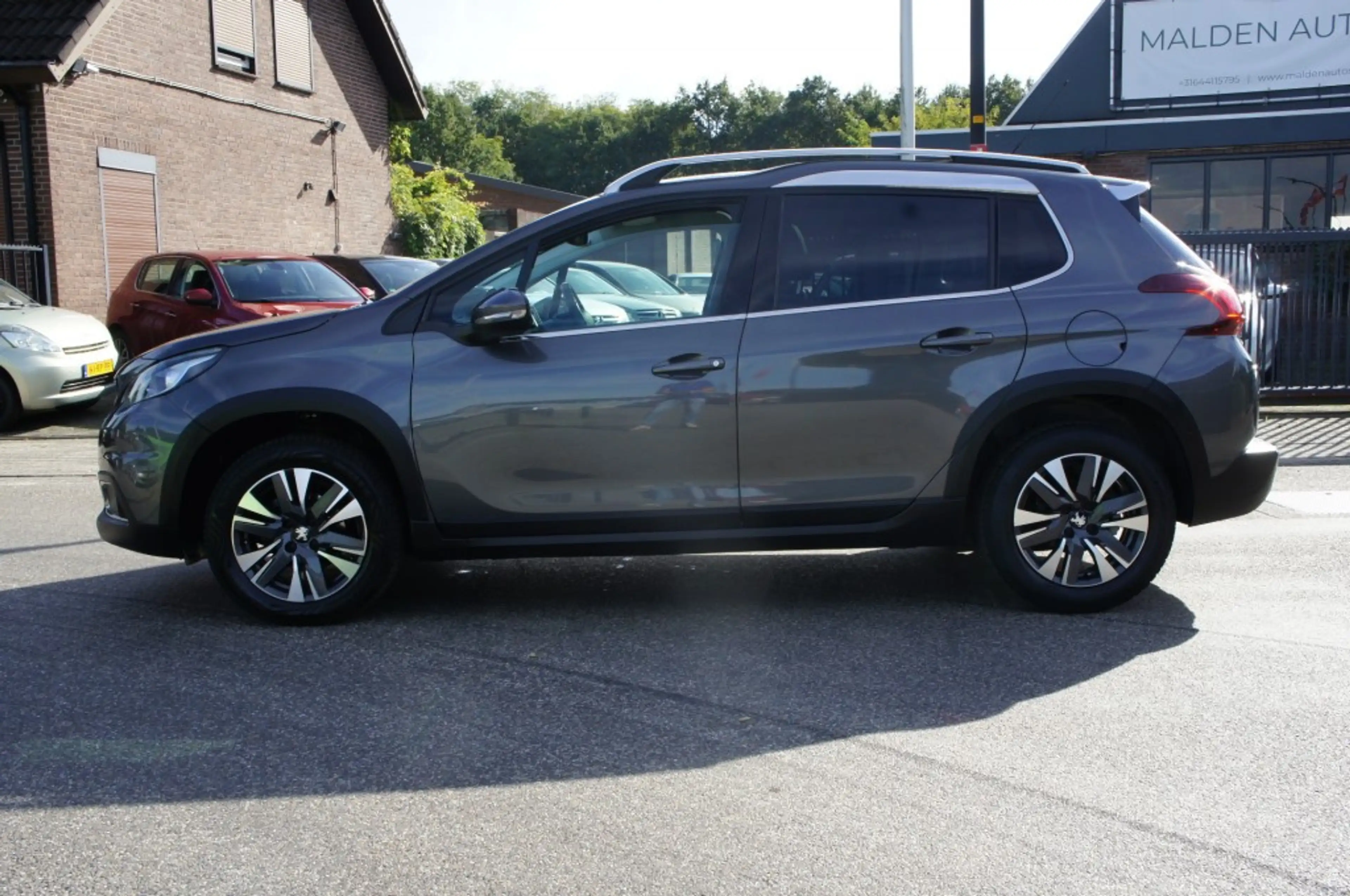 Peugeot 2008 1.2 PURETECH ALLURE NAVI/PANO/APPLECARPLAY-ANDROID — photo 2