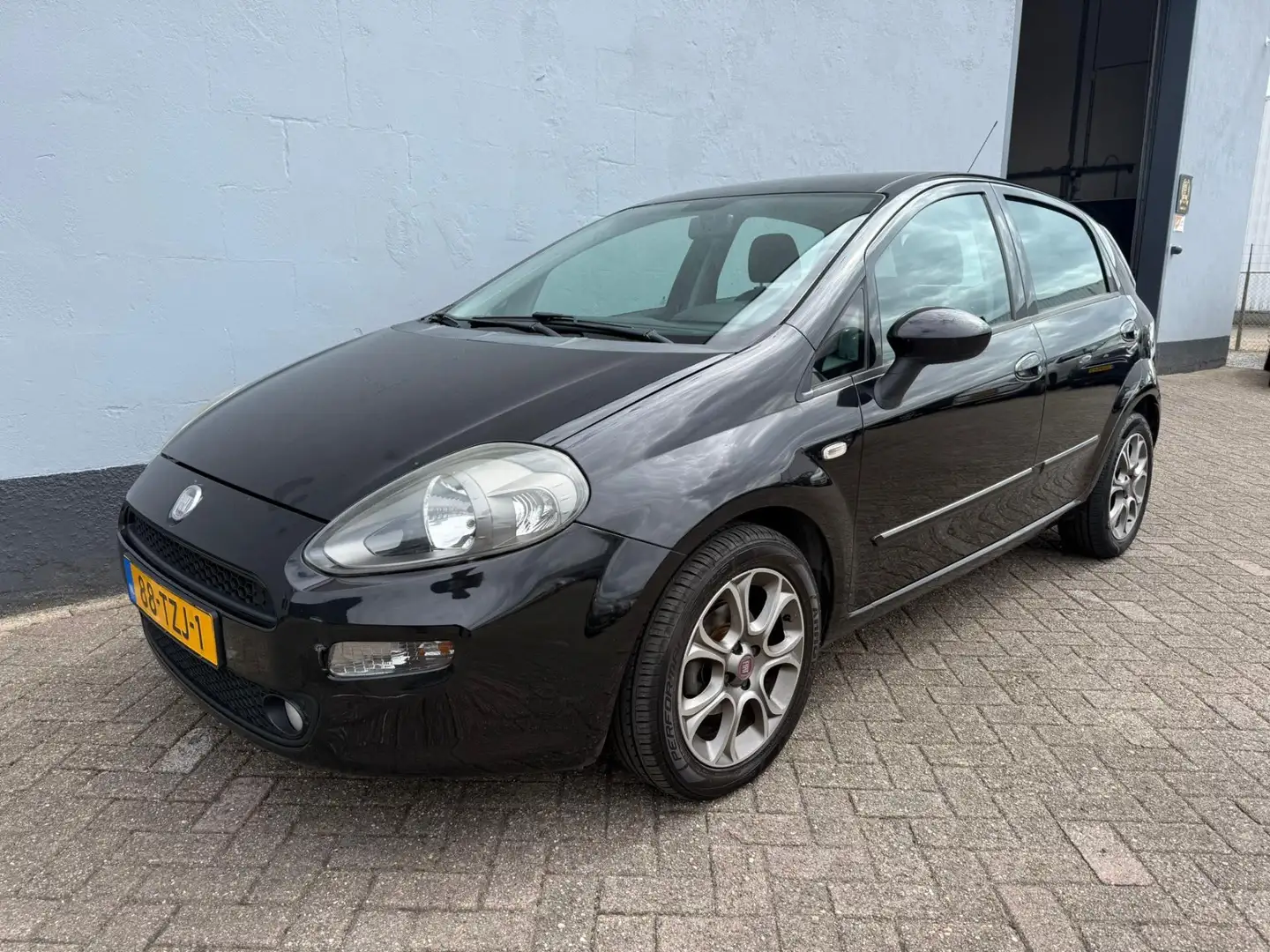 Fiat Punto Evo 0.9 TwinAir Easy 5-Deurs - Airco - LMV Noir - 1