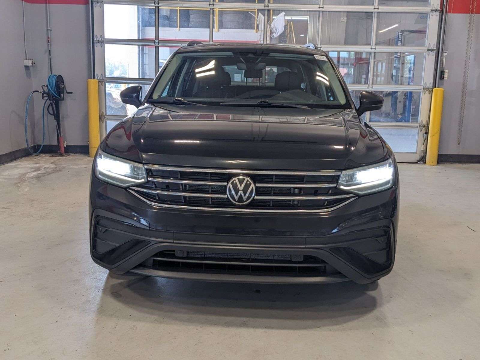 2023 Volkswagen Tiguan Comfortline - Clean Carfax, Leather, Heated Seats — снимка 1