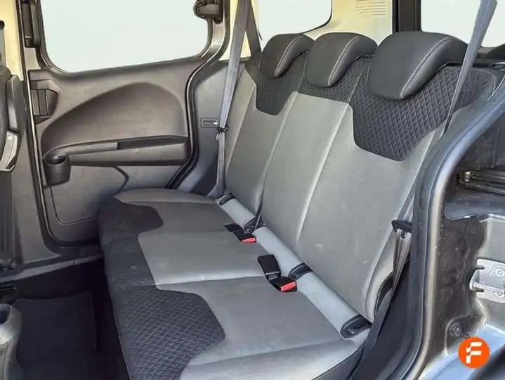 Ford Transit Courier 2020, foto 20