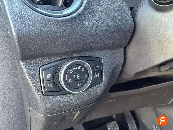 Ford Transit Courier 2020, foto 27