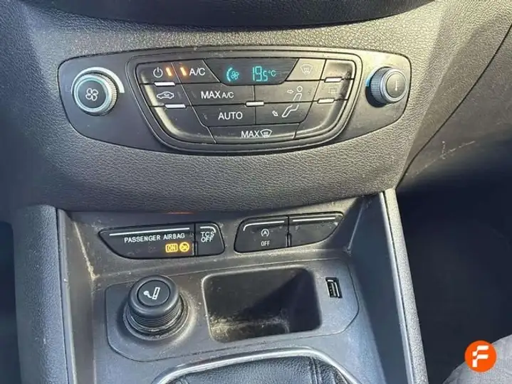 Ford Transit Courier 2020, foto 11