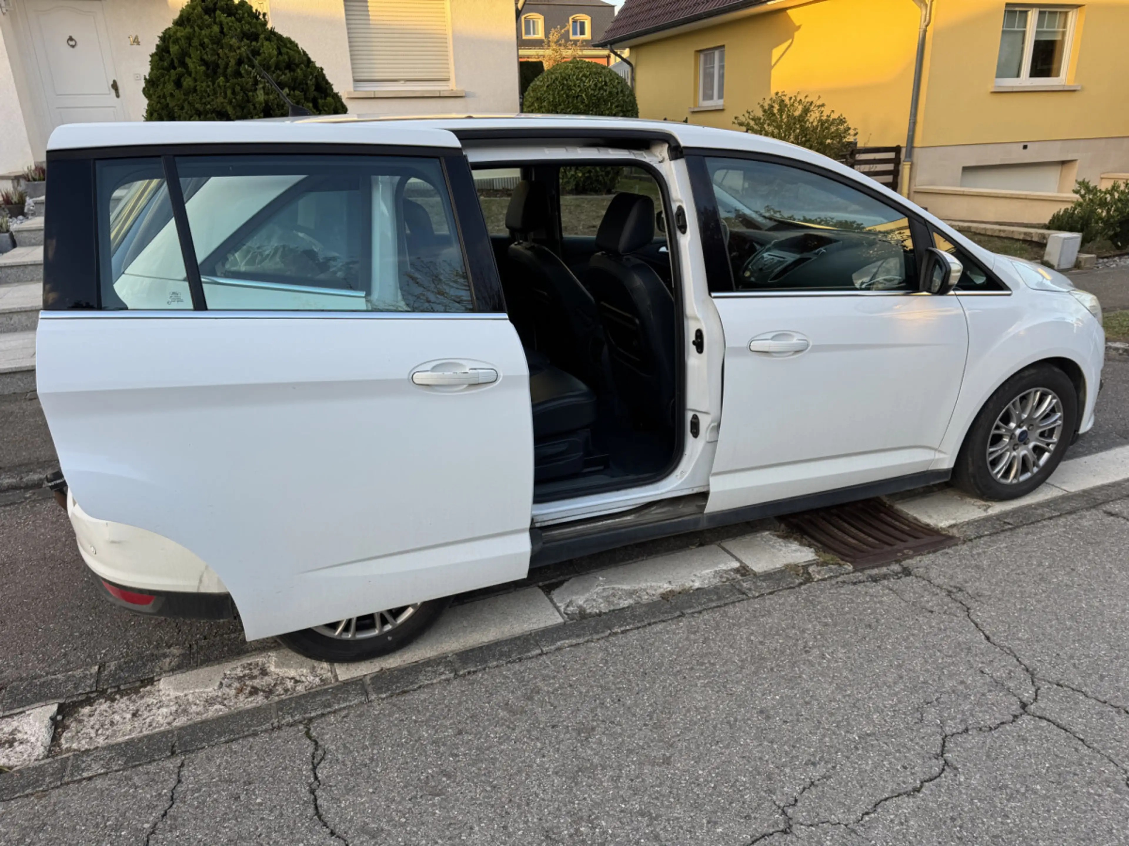 Ford C-Max 2.0 Diesel 136ch 5Places Cuir-Navi-Pdc-Attache — photo 4