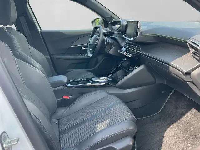 Peugeot 2008 view 9