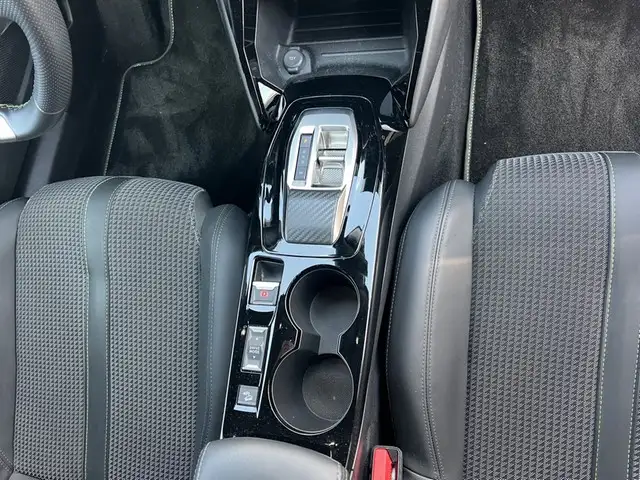 Peugeot 2008 view 11