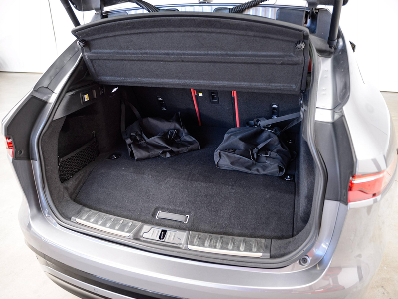 Jaguar F-Pace 2.0 T PHEV AWD P400e R-Dynamic Black pack — photo 13