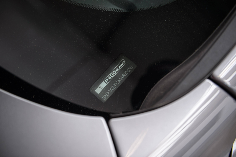 Jaguar F-Pace 2.0 T PHEV AWD P400e R-Dynamic Black pack — photo 10