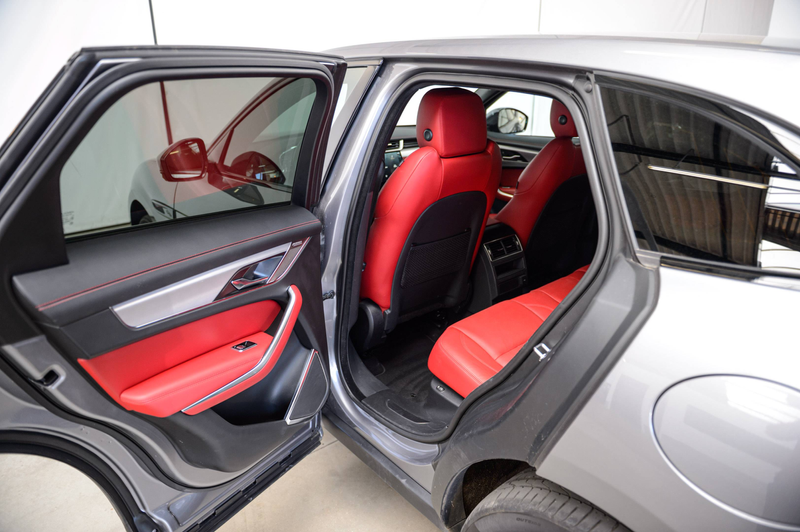 Jaguar F-Pace 2.0 T PHEV AWD P400e R-Dynamic Black pack — photo 15