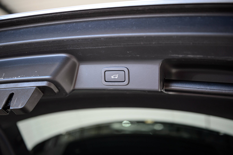 Jaguar F-Pace 2.0 T PHEV AWD P400e R-Dynamic Black pack — photo 14