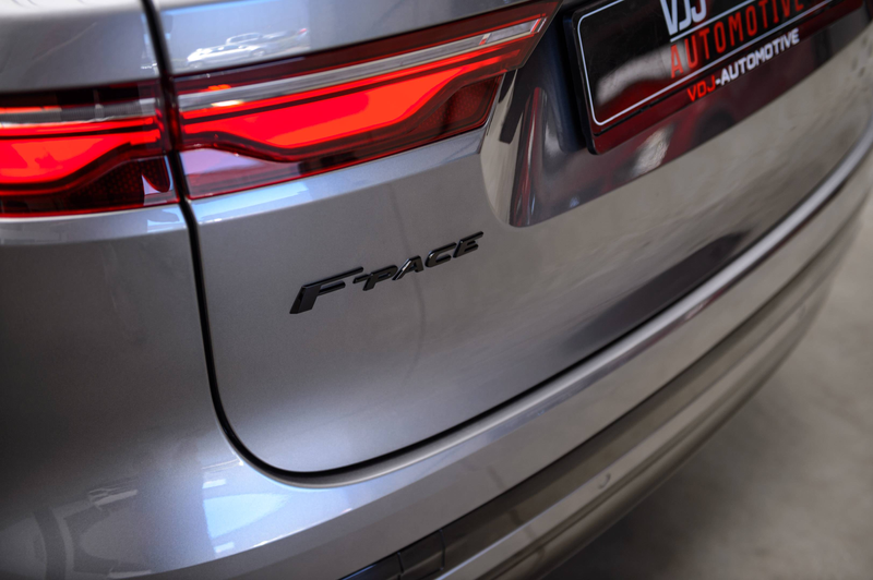 Jaguar F-Pace 2.0 T PHEV AWD P400e R-Dynamic Black pack — photo 11