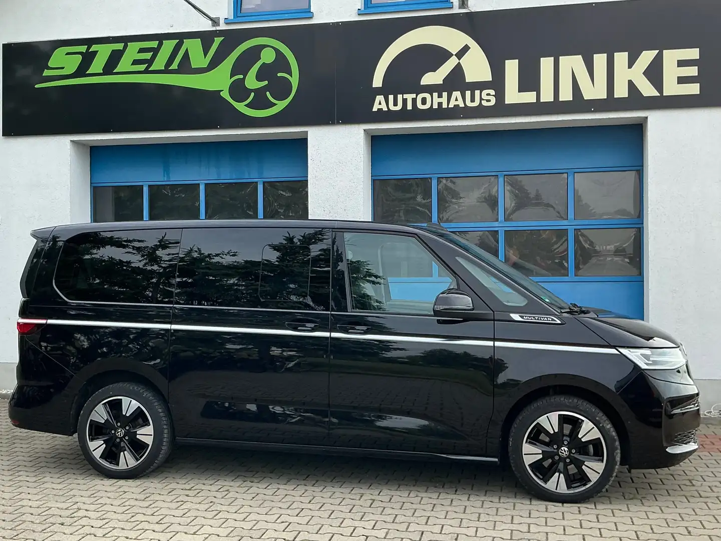 Volkswagen T7 Multivan DSG LÜ lang Style Pano AHK Headup 19Zoll WR inc Schwarz - 1