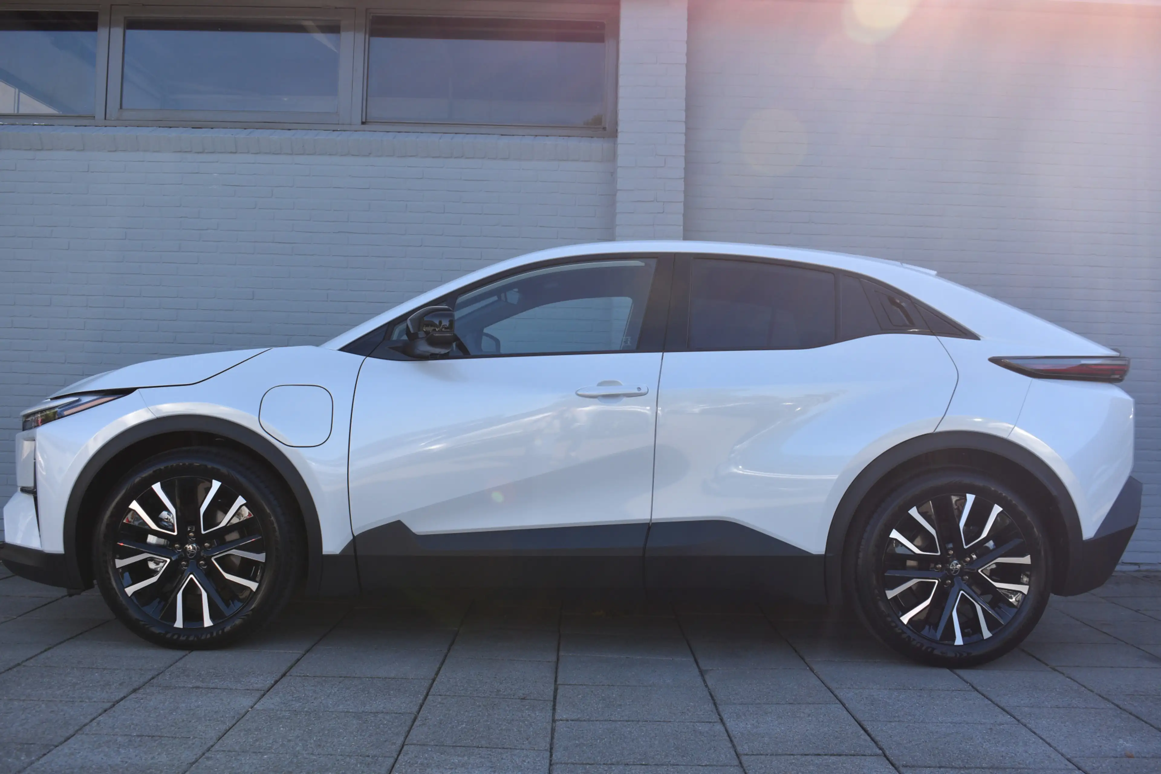 Toyota C-HR+ First Edition 77 kWh Automaat 224pk | 20 two-tone — photo 10