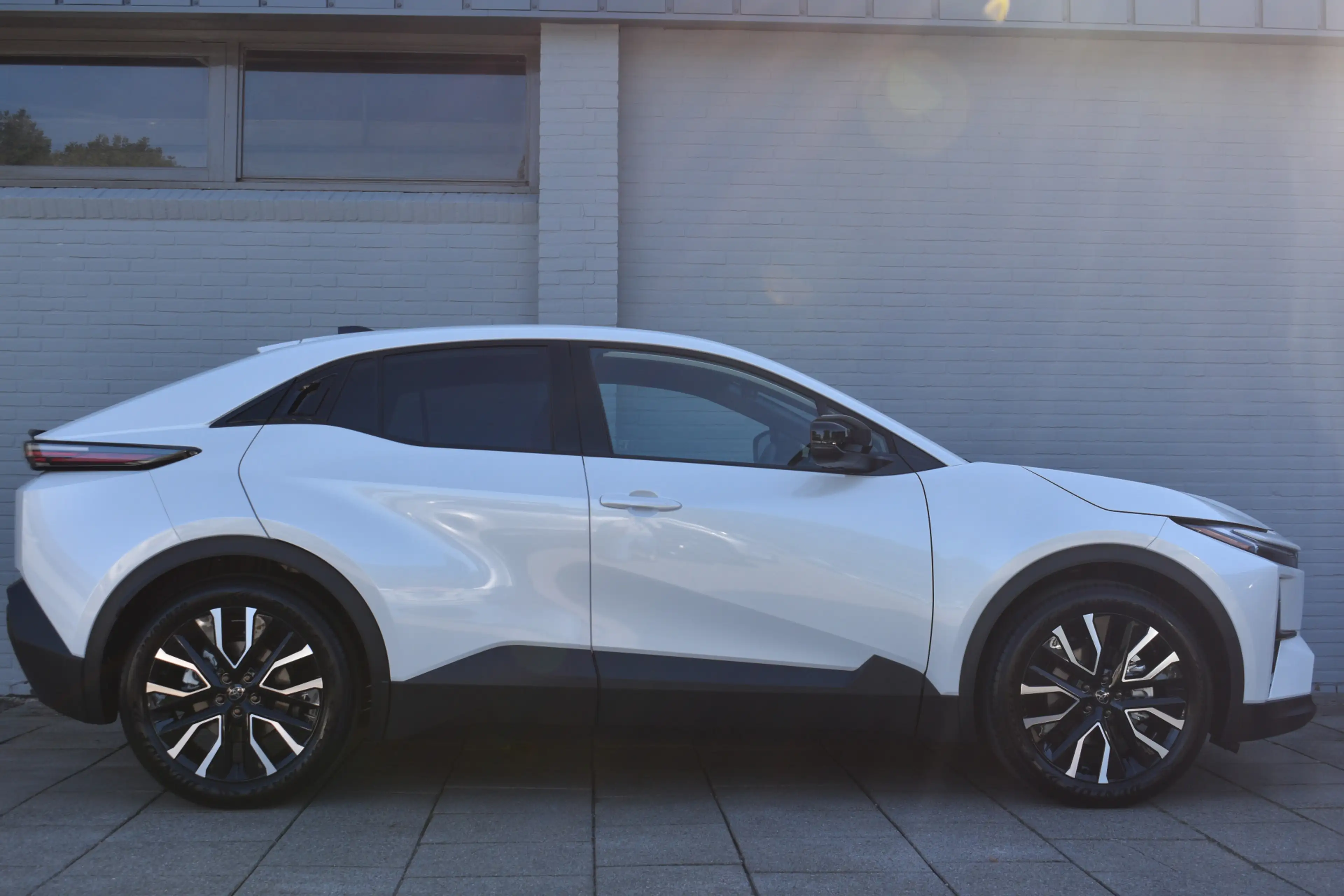 Toyota C-HR+ First Edition 77 kWh Automaat 224pk | 20 two-tone — photo 7