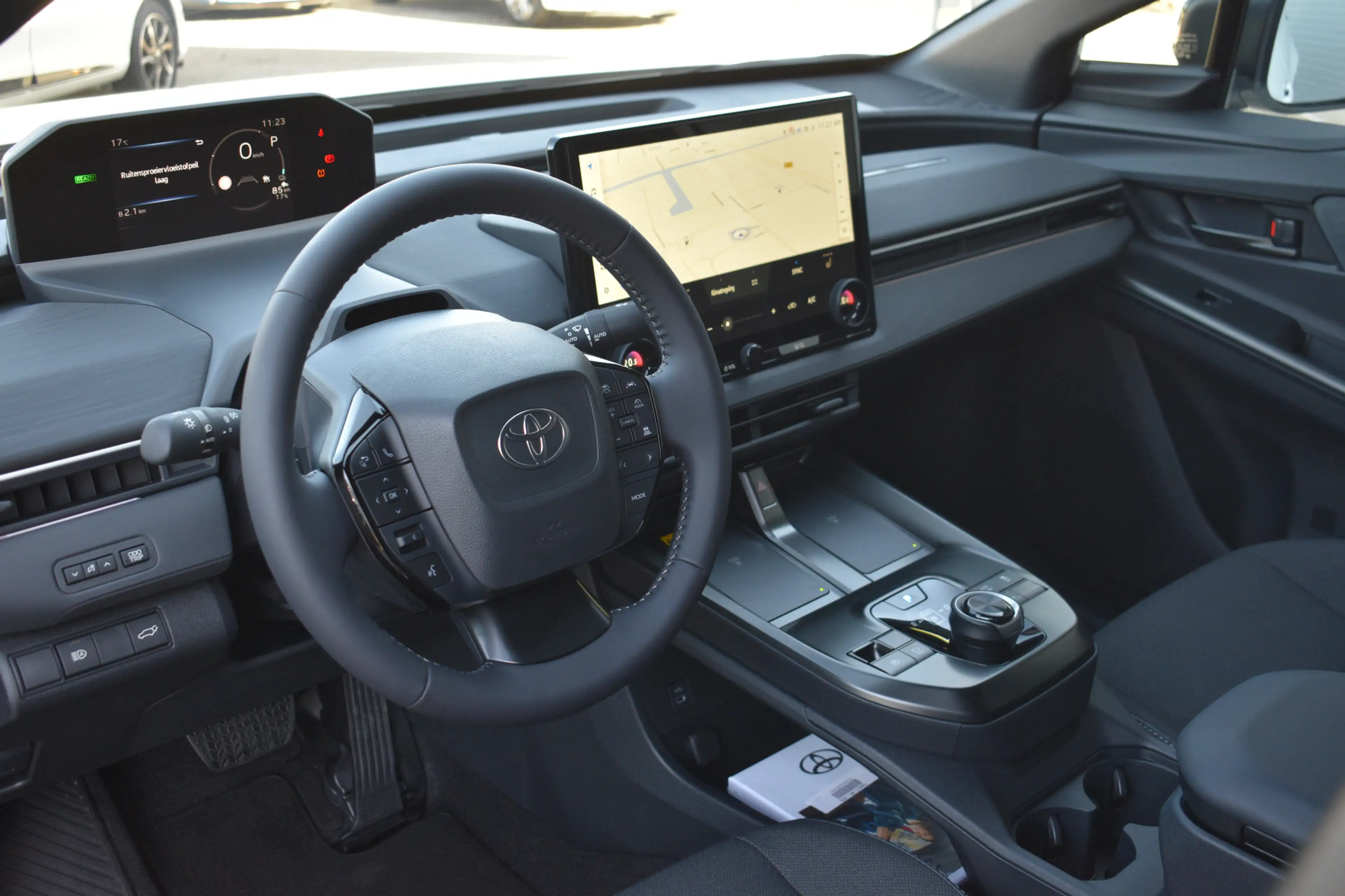 Toyota C-HR+ First Edition 77 kWh Automaat 224pk | 20 two-tone — photo 2