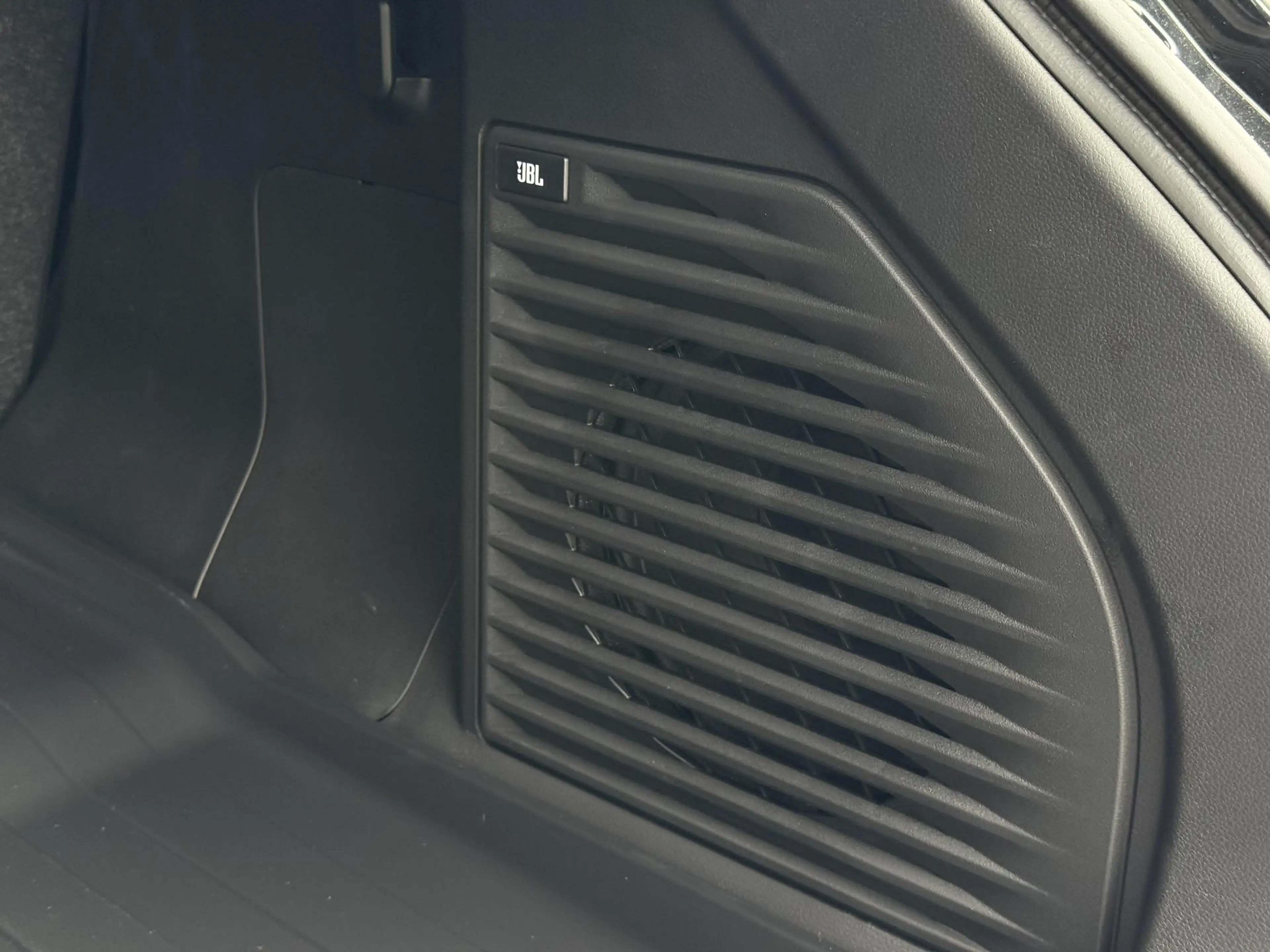 Toyota Urban Cruiser Executive 61 kWh JBL AUDIO PANORAMADAK 360 GRADEN — photo 28