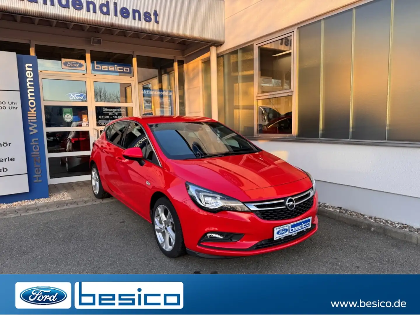 Opel Astra K Dynamic+AHK+LED+PDC+RFK+NAV+LMF+BLIS+KeyFree Rouge - 1