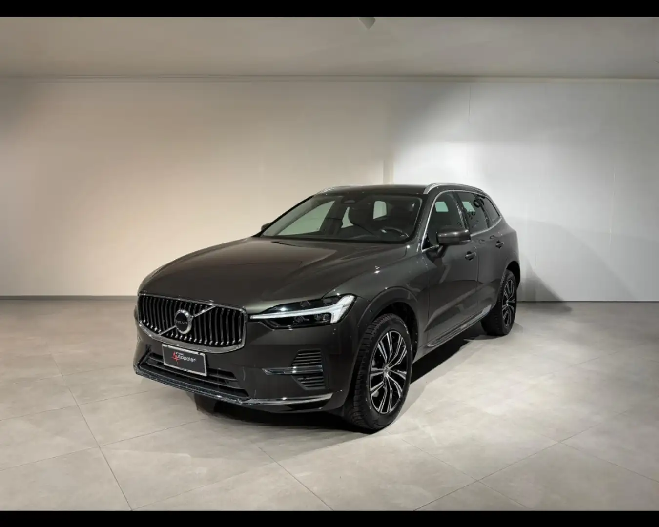 Volvo XC60 B4 (d) INSCRIPTION AWD AUTO Grijs - 2
