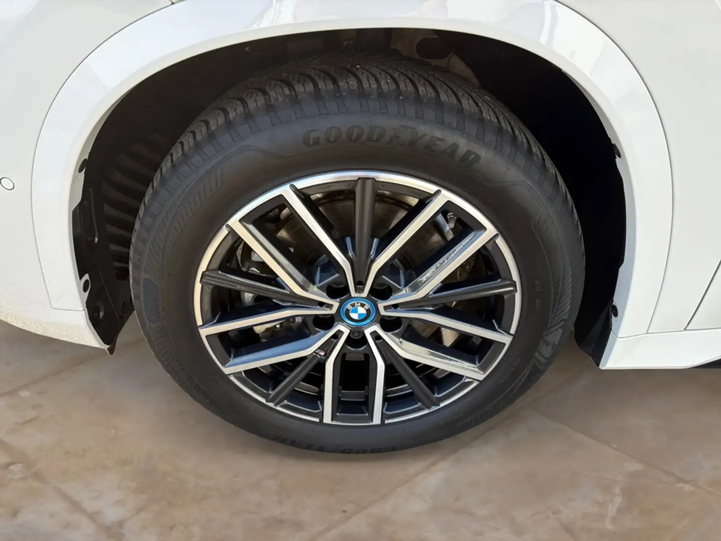 BMW iX1 xDrive30 M Sportpaket + GARANTIE-bis-09.28 Blanc - 2