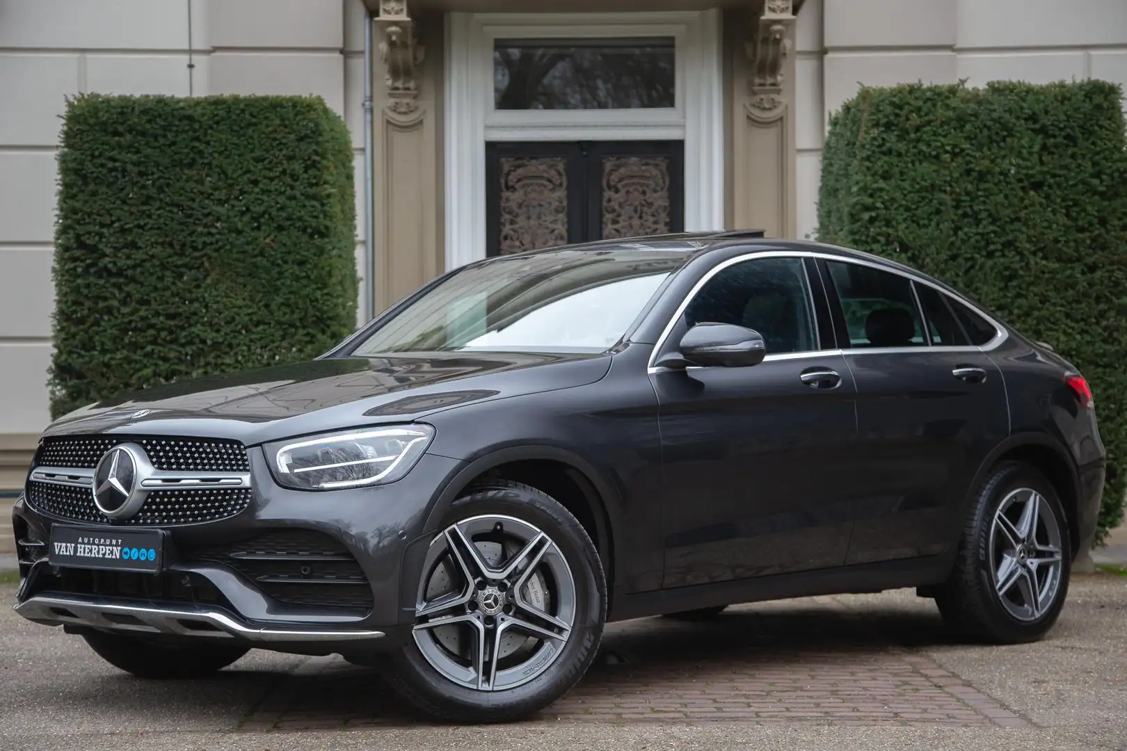 Mercedes-Benz GLC 300 Coupé 4MATIC AMG Trekhaak | Pano | 360 Cam | ACC | Gris - 1