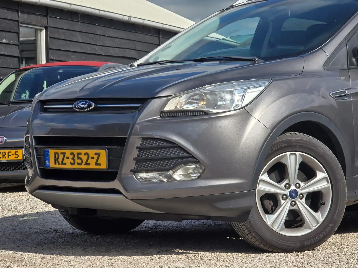 Ford Kuga 1.6 150PK Titanium Trekhaak/Trekgewicht 2000KG Grijs - 2