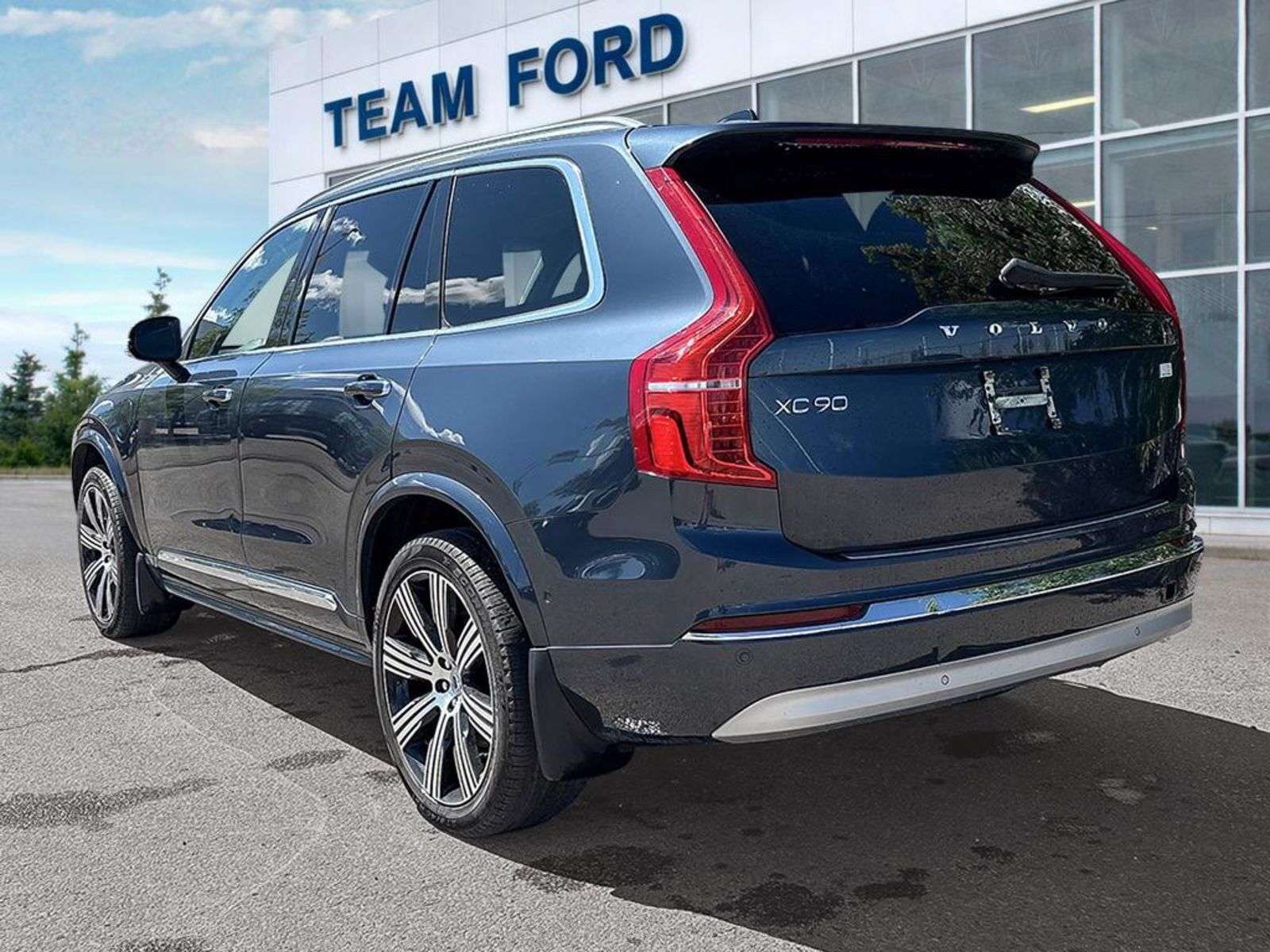 2022 Volvo XC90 INSCRIPTION - AWD, T8, LEATHER, SUNROOF, HEATED SE alt 4