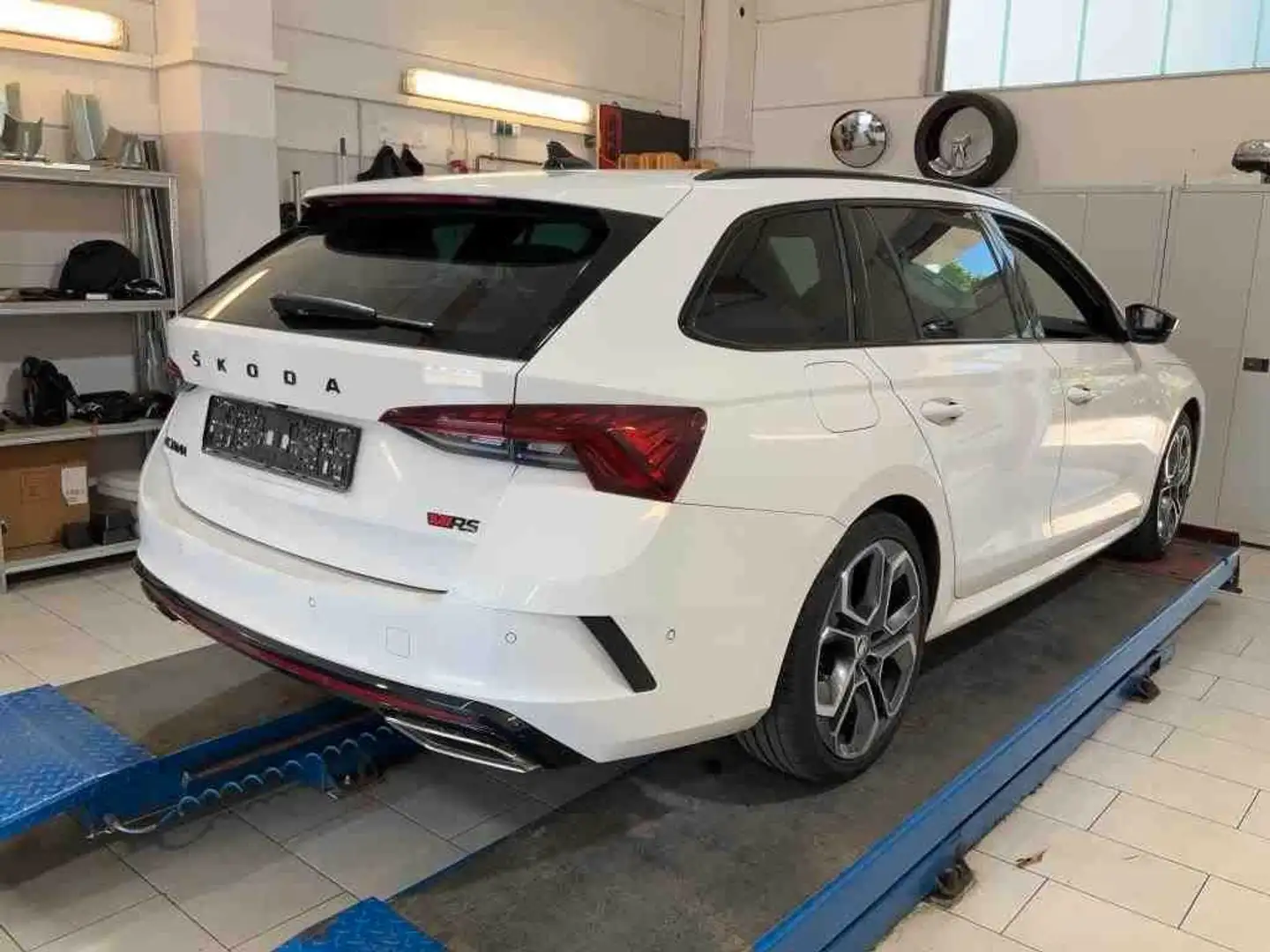 Skoda Octavia Combi RS First Edition 4x4 2.0TDI DSG Blanc - 2