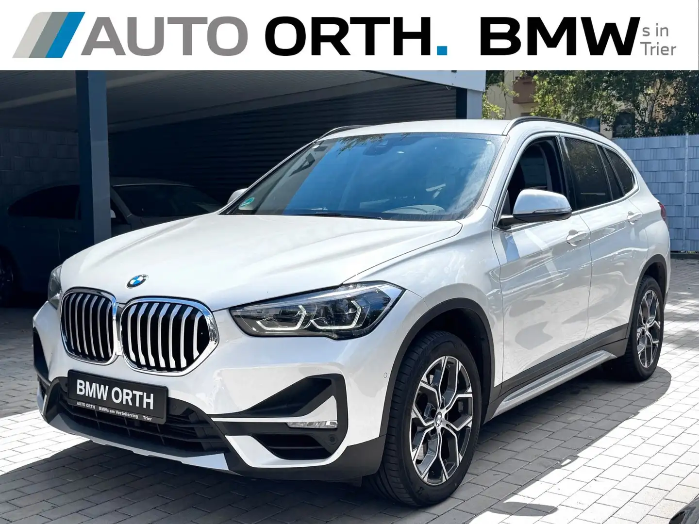 BMW X1 xDrive20i xLine AUT T-LEDER NAVI LED HIFI AHK Bianco - 1