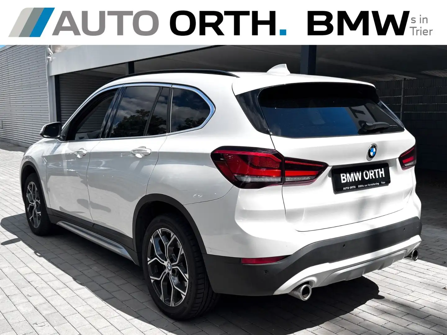 BMW X1 xDrive20i xLine AUT T-LEDER NAVI LED HIFI AHK Bianco - 2