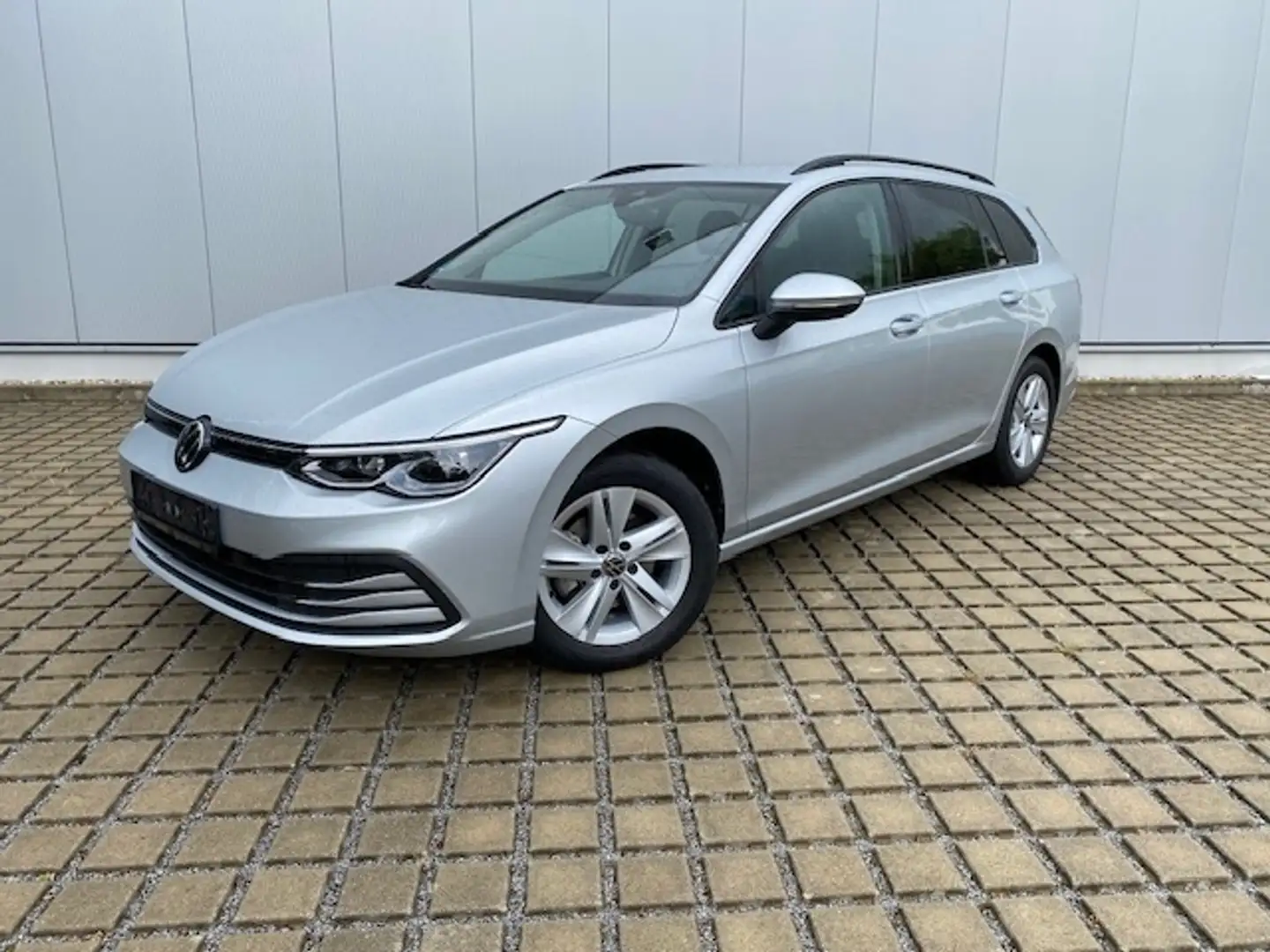 Volkswagen Golf Variant VIII Variant 1.0 TSI Life LED/NAVI+VZE/BUSINESS-P Silber - 2