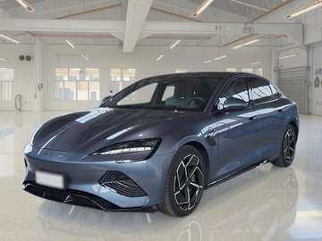 82,50 KWH DESIGN 4 PORTE BERLINA
