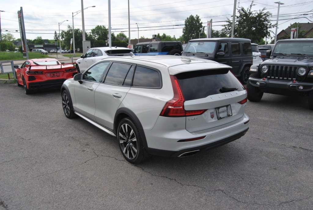 2022 Volvo V60 Cross Country