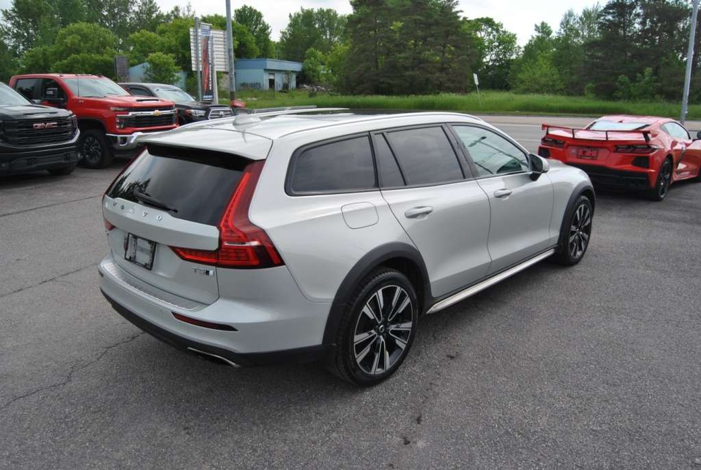 2022 Volvo V60 Cross Country