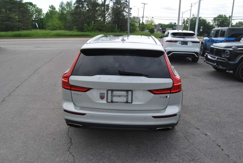 2022 Volvo V60 Cross Country