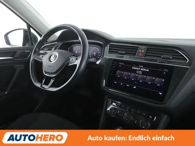 Volkswagen Tiguan Allspace view 13
