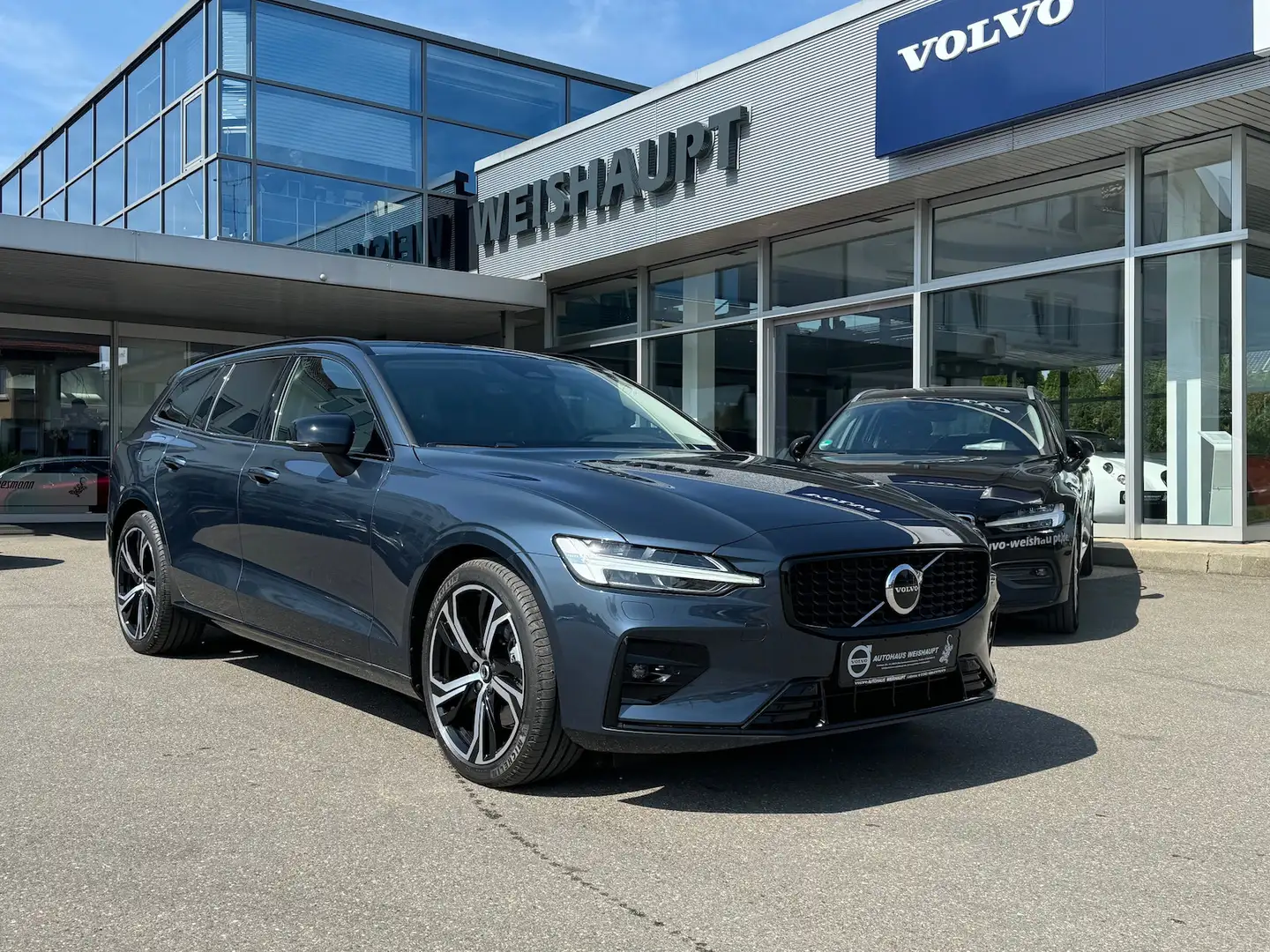 Volvo V60 B4*Plus Dark*NP64480*ACC*BLIS*Leder*H&K*19Z Blau - 1