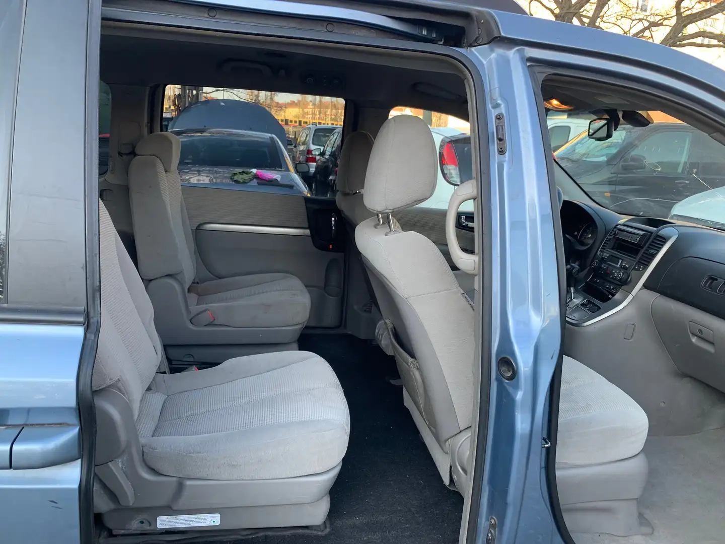 Kia Carnival 2.9 CRDi VGT LX+ Automatik+6 Sitze Grau - 2