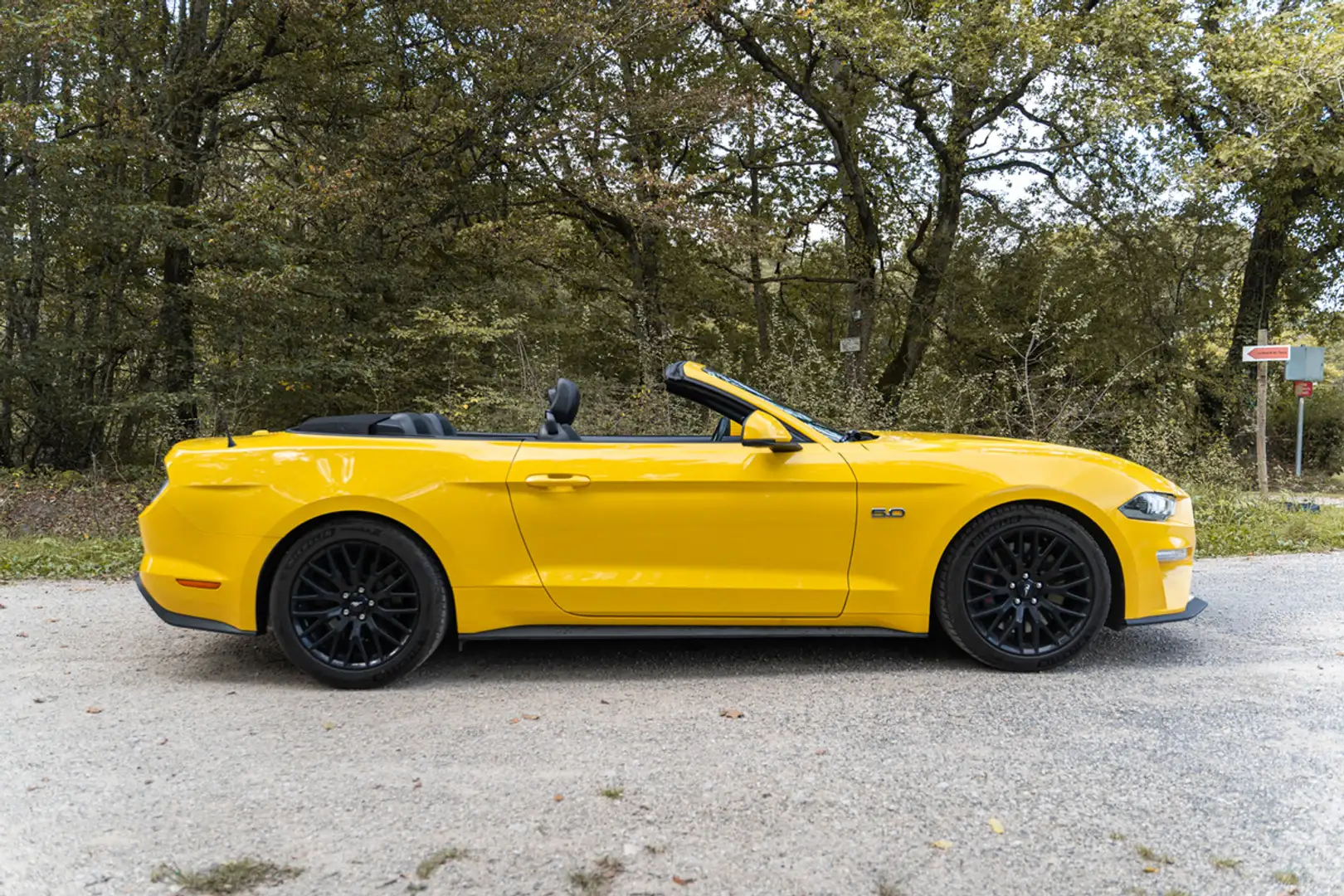 Ford Mustang Cabriolet V8 5.0 450 ch - 12 900km - 2018 - Immat  Jaune - 2