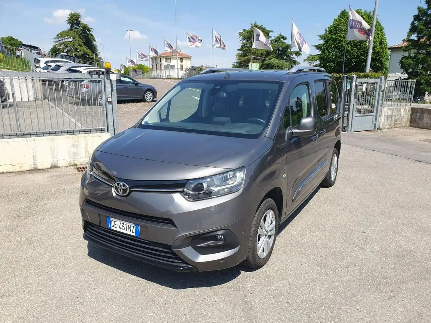 Toyota Proace City 1.5D 100 CV S&S Short D Executive Grau - 1